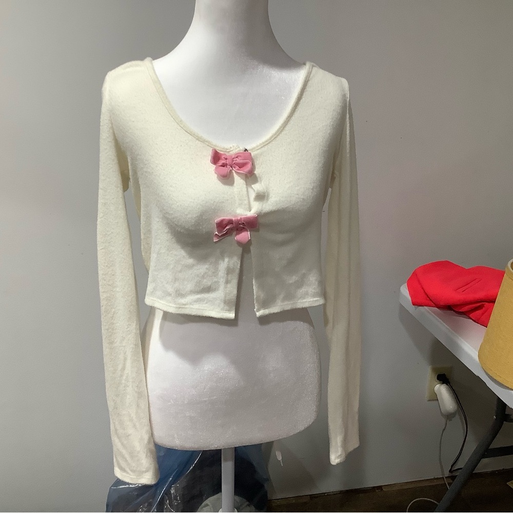 Cute white sweater with Pink Bows